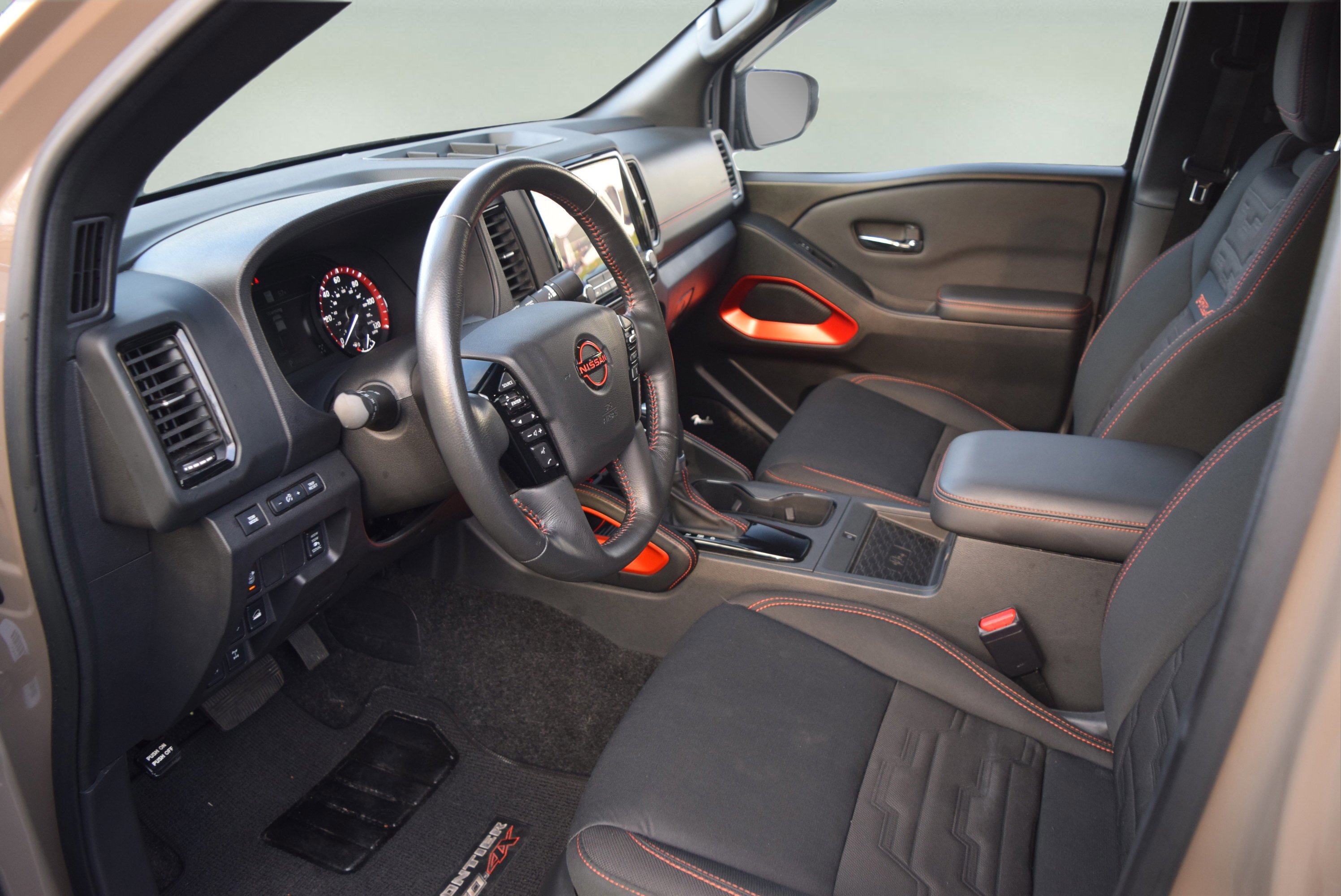 Used 2023 Nissan Frontier PRO-4X w/ Pro Convenience Package AWD/4WD image 12