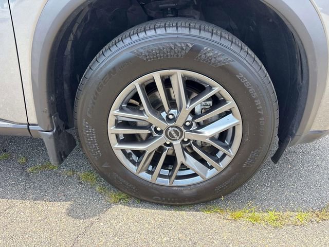 Used 2023 Nissan Rogue S image 31