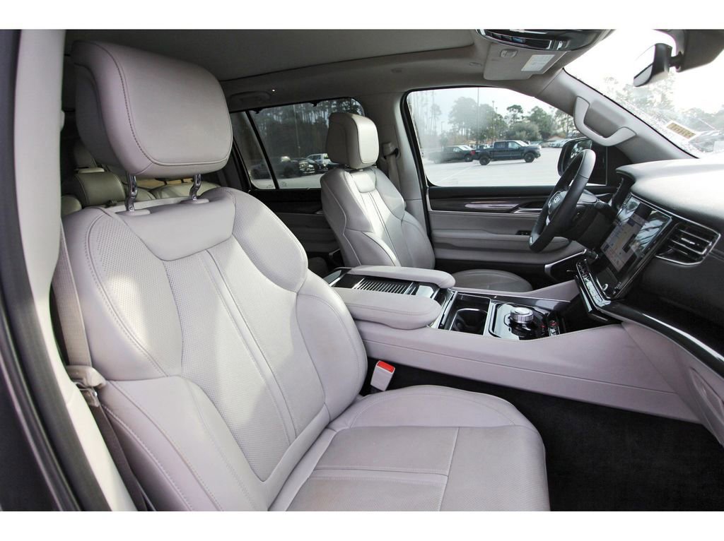 Used 2023 Jeep Wagoneer 2WD w/ Premium Group I image 27