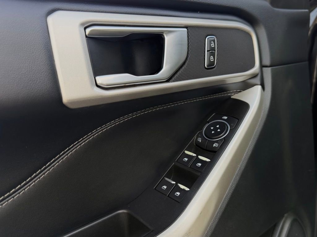 Certified 2022 Ford Explorer XLT RWD image 15