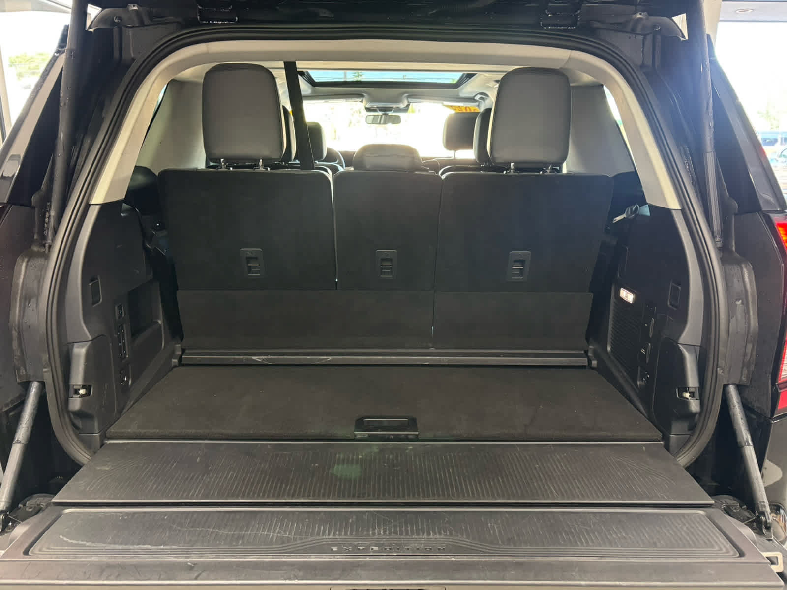 Certified 2025 Ford Expedition Active AWD/4WD image 9