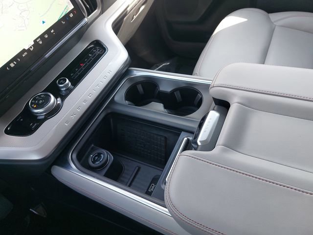 Certified 2025 Ford Expedition Active image 24