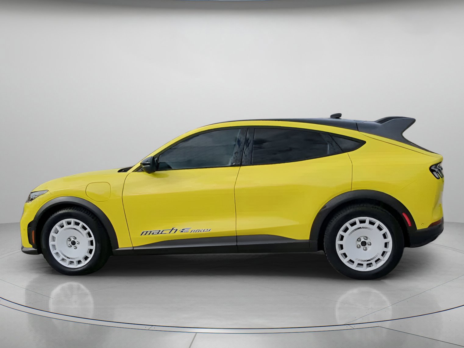 Certified 2024 Ford Mustang Mach-E GT image 9