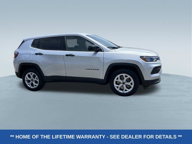 Used 2025 Jeep Compass Sport AWD/4WD image 2