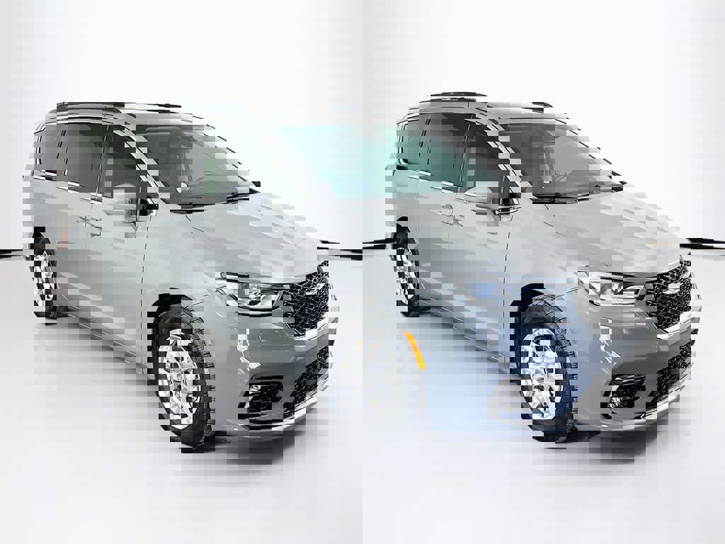 Used 2022 Chrysler Pacifica Touring-L image 7