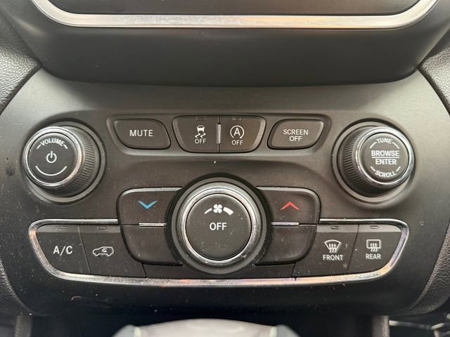 Used 2019 Jeep Cherokee Latitude w/ Popular Appearance Group image 13