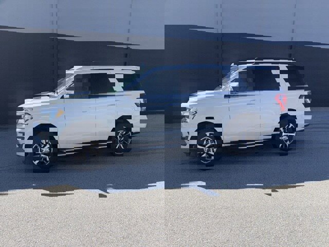 Certified 2020 Ford Expedition XLT w/ Equipment Group 202A image 2