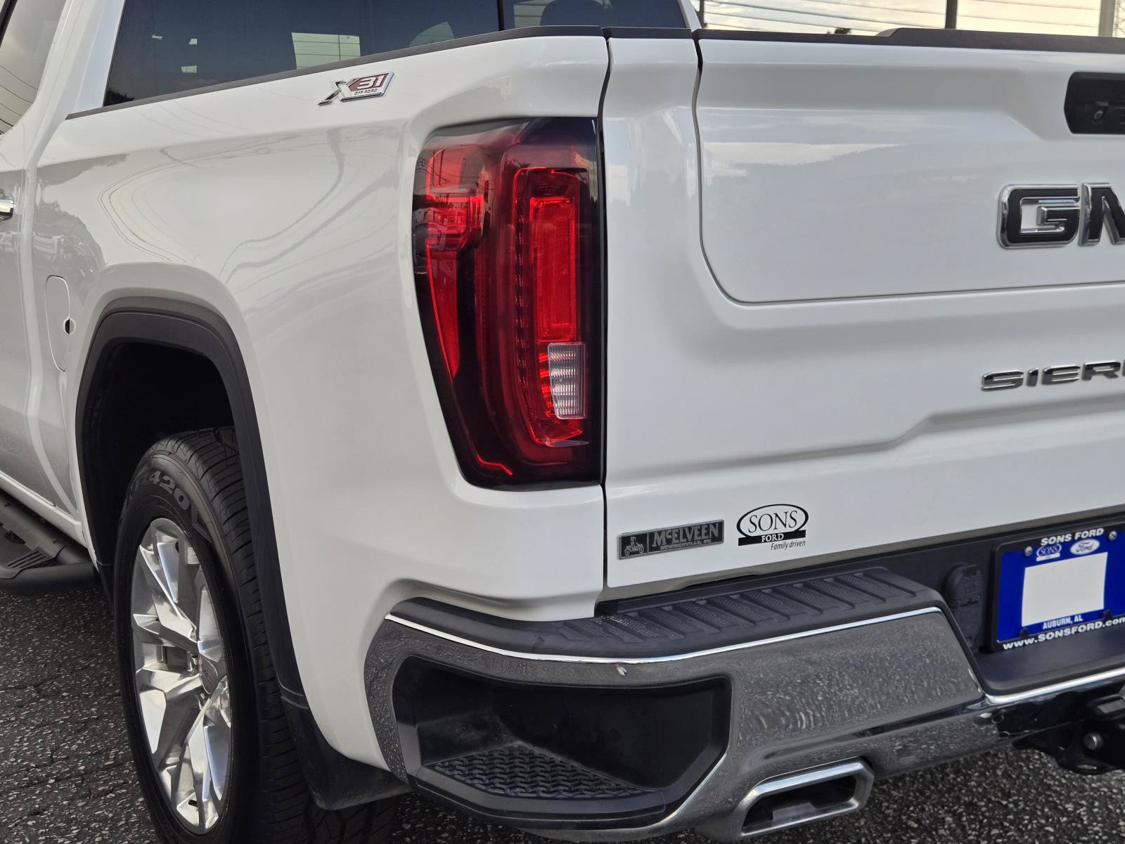 Used 2021 GMC Sierra 1500 SLT w/ SLT Convenience Package AWD/4WD image 9