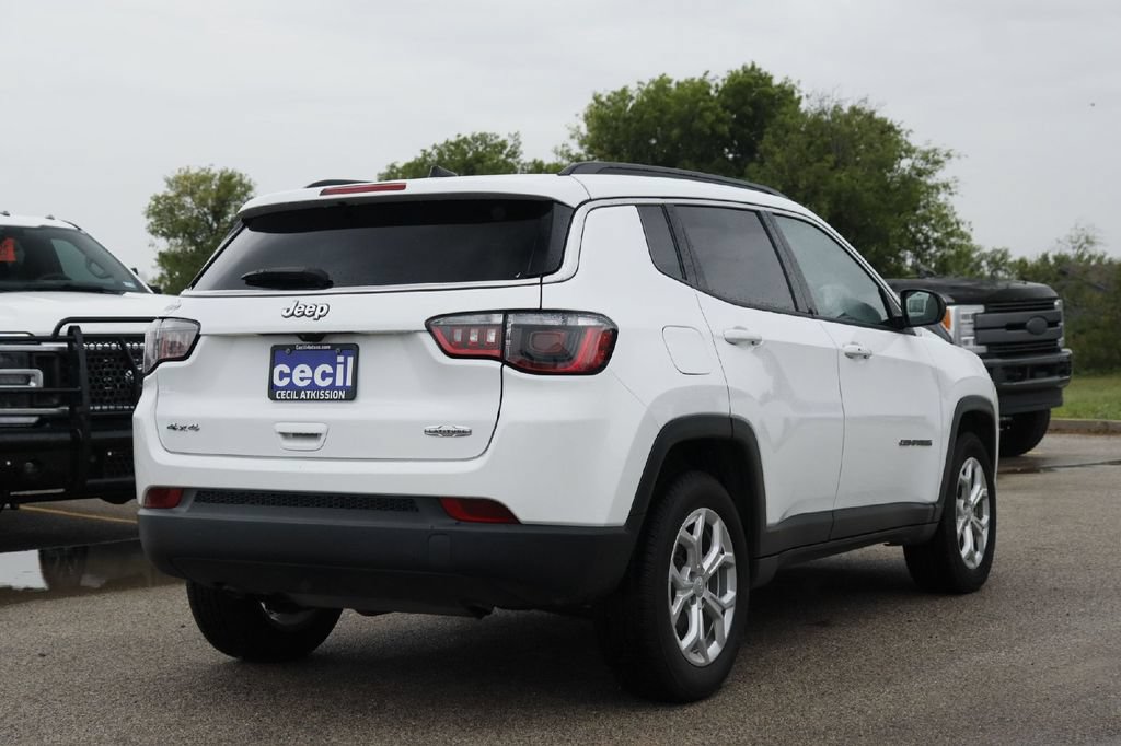 Used 2024 Jeep Compass Latitude AWD/4WD image 30