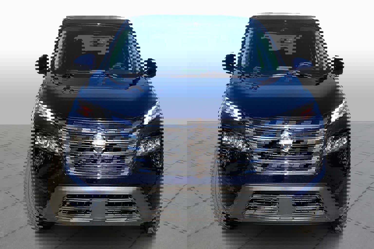 Used 2024 Nissan Rogue SV image 3