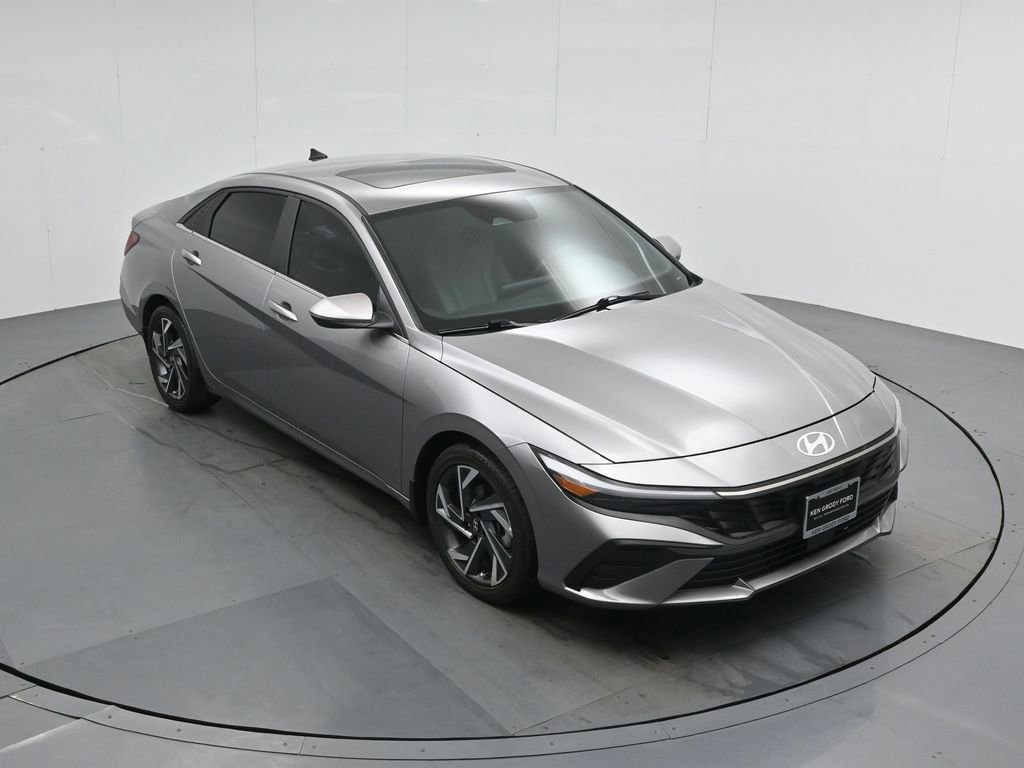 Used 2024 Hyundai Elantra Limited image 4