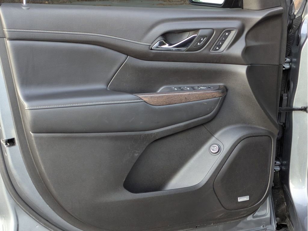 Used 2022 GMC Acadia Denali w/ Denali Technology Package image 9