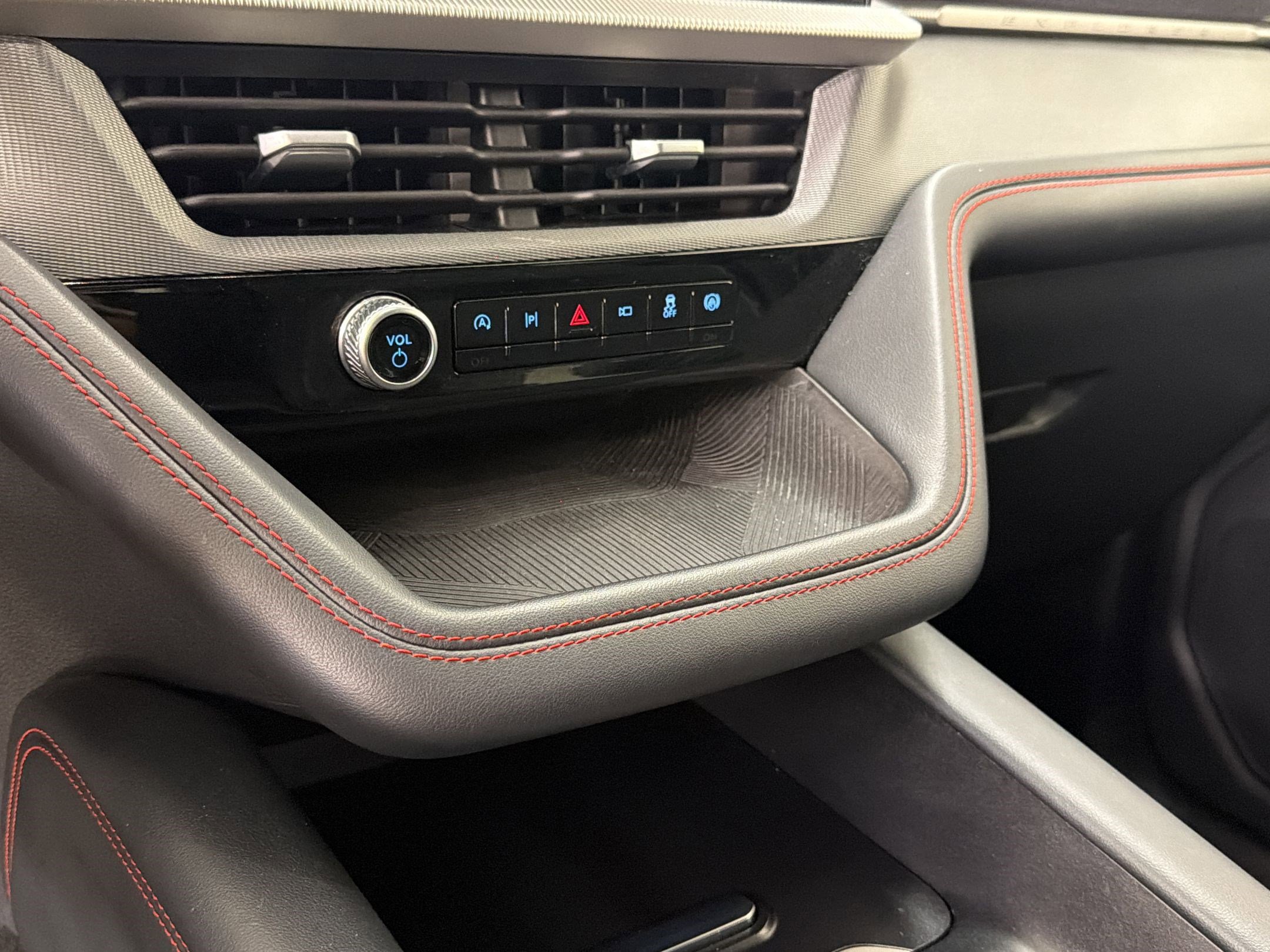 Certified 2025 Ford Explorer ST-Line w/ ST-Line Street Pack AWD/4WD image 25