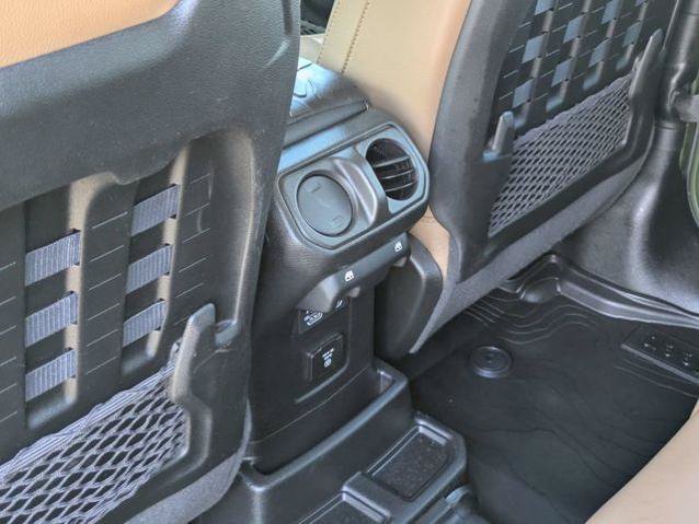 Used 2021 Jeep Wrangler Unlimited Rubicon AWD/4WD image 30