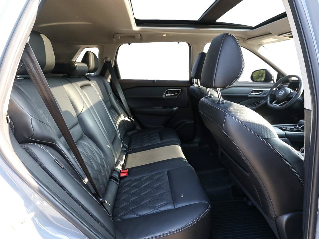 Used 2021 Nissan Rogue Platinum AWD/4WD image 24