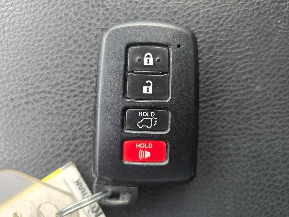 Used 2018 Toyota Highlander Limited AWD/4WD image 22