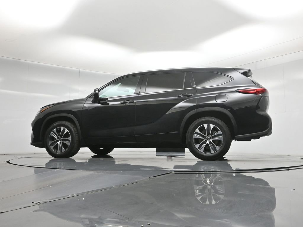 Used 2022 Toyota Highlander XLE FWD image 53