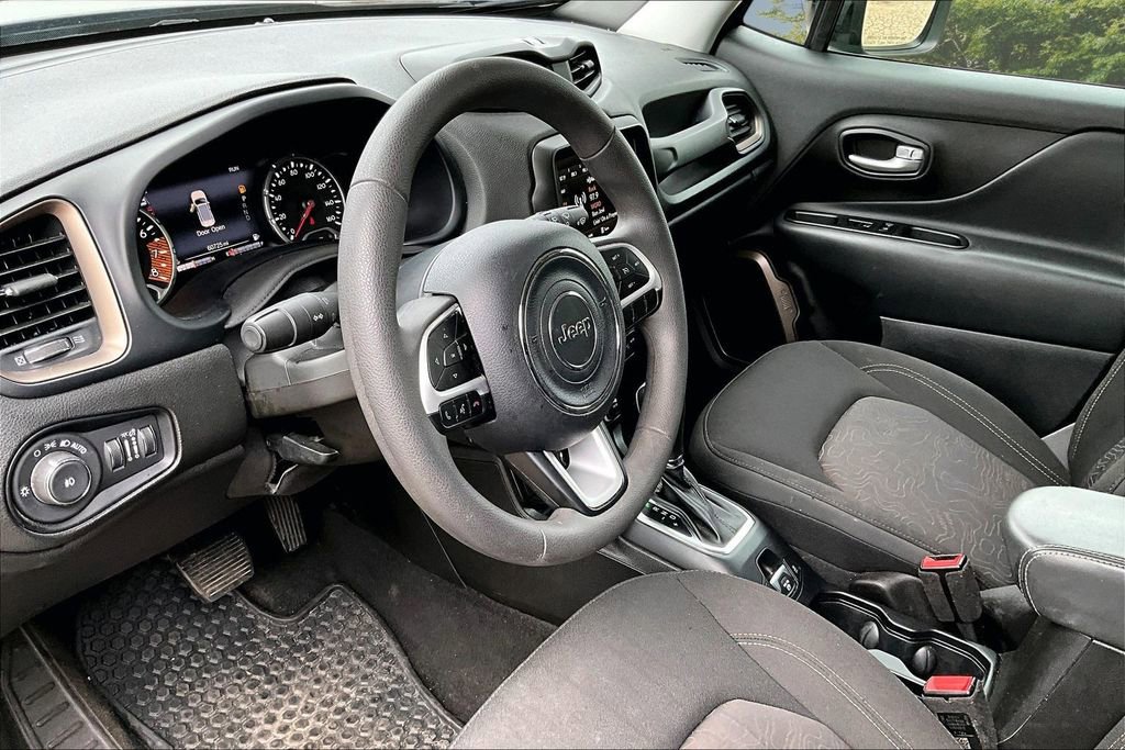 Used 2023 Jeep Renegade Latitude AWD/4WD image 13