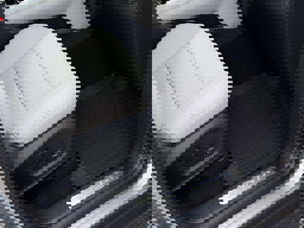 Certified 2025 Ford Explorer Platinum w/ Ultimate Package image 23