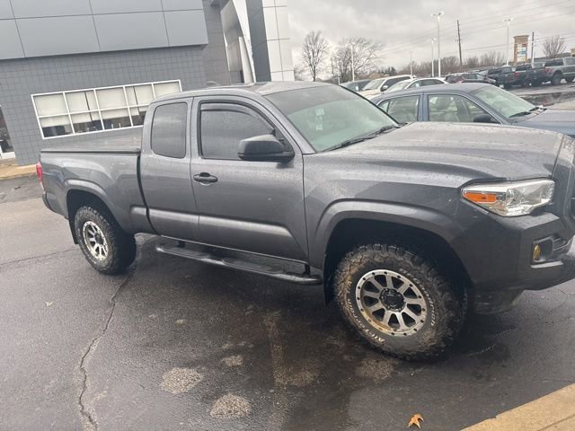 Used 2022 Toyota Tacoma SR image 3