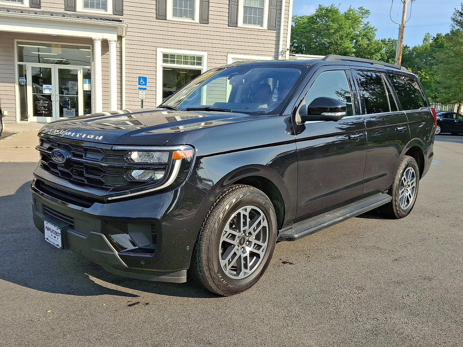 Certified 2025 Ford Expedition Active AWD/4WD image 1