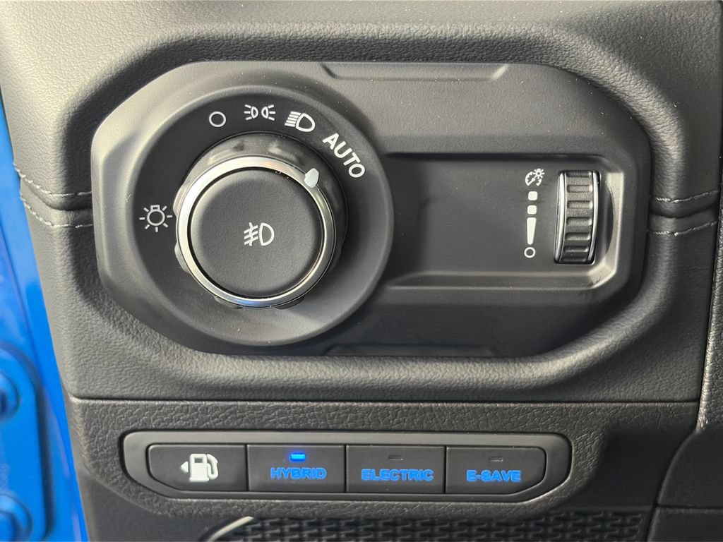 Used 2024 Jeep Wrangler Unlimited Sahara AWD/4WD image 25