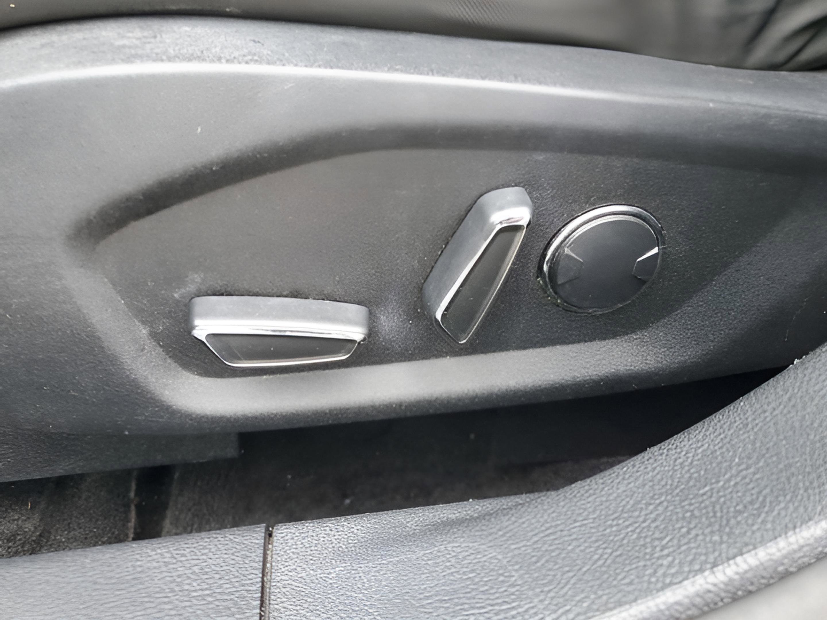 Certified 2018 Ford Fusion SE w/ Fusion SE Technology Package FWD image 14