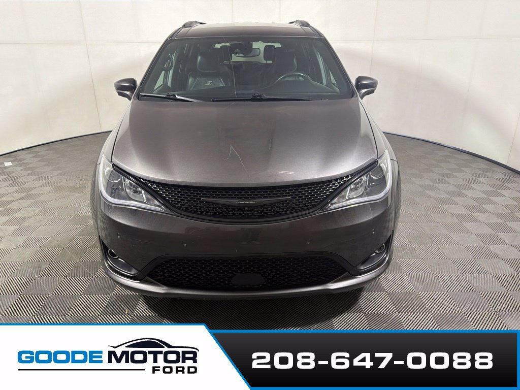 Used 2020 Chrysler Pacifica Touring-L Plus FWD image 3