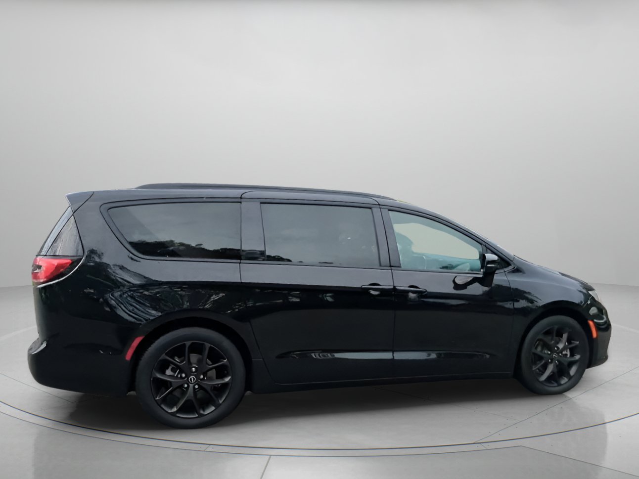 Used 2025 Chrysler Pacifica Limited FWD image 30