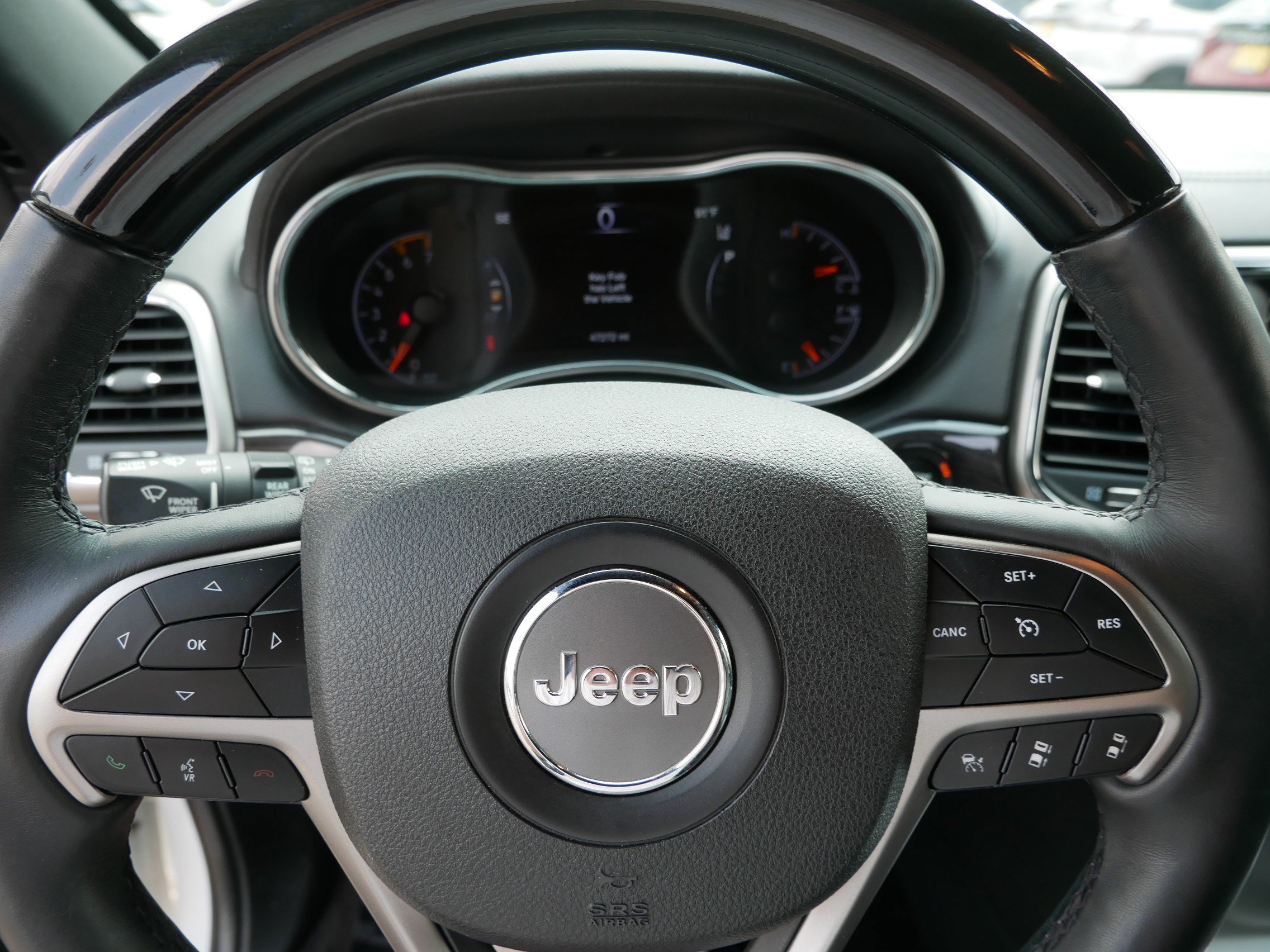 Used 2018 Jeep Grand Cherokee Overland w/ Jeep Active Safety Group AWD/4WD image 25