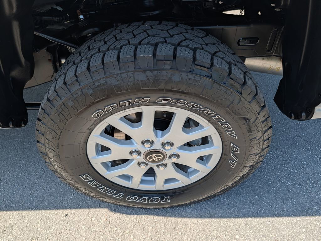 Used 2025 Toyota Tacoma SR5 AWD/4WD image 31