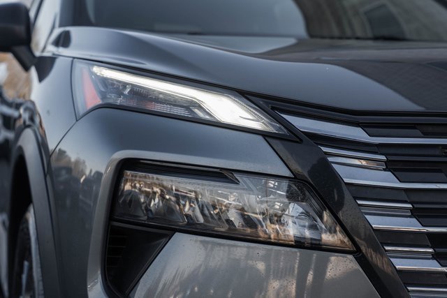 Used 2024 Nissan Rogue S image 15