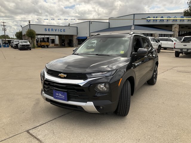 Used 2023 Chevrolet TrailBlazer LT w/ Convenience Package FWD image 2