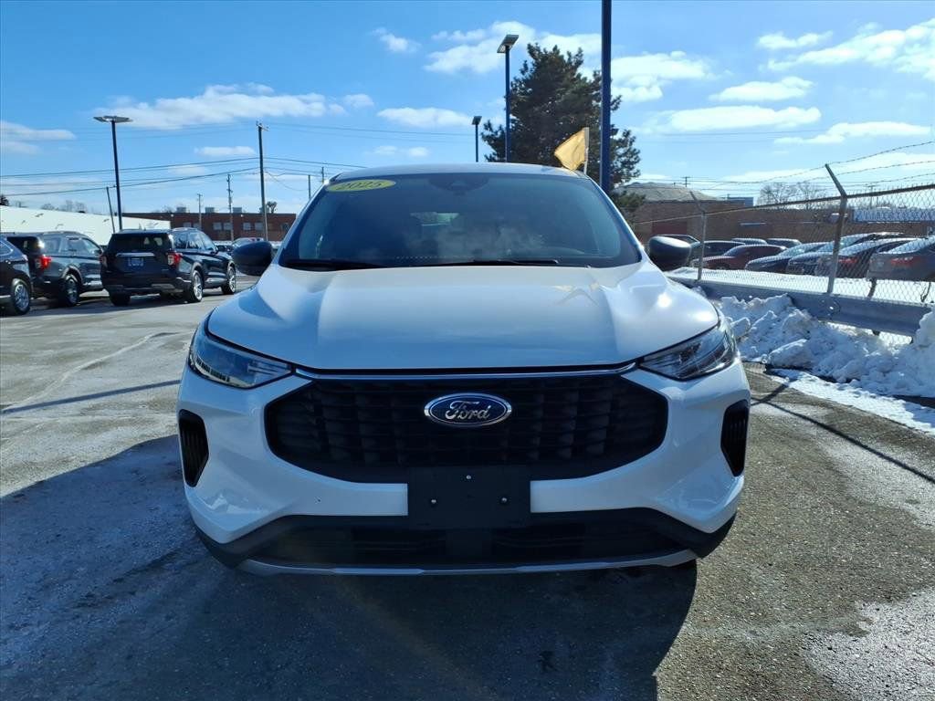 Certified 2025 Ford Escape Active AWD/4WD video 2