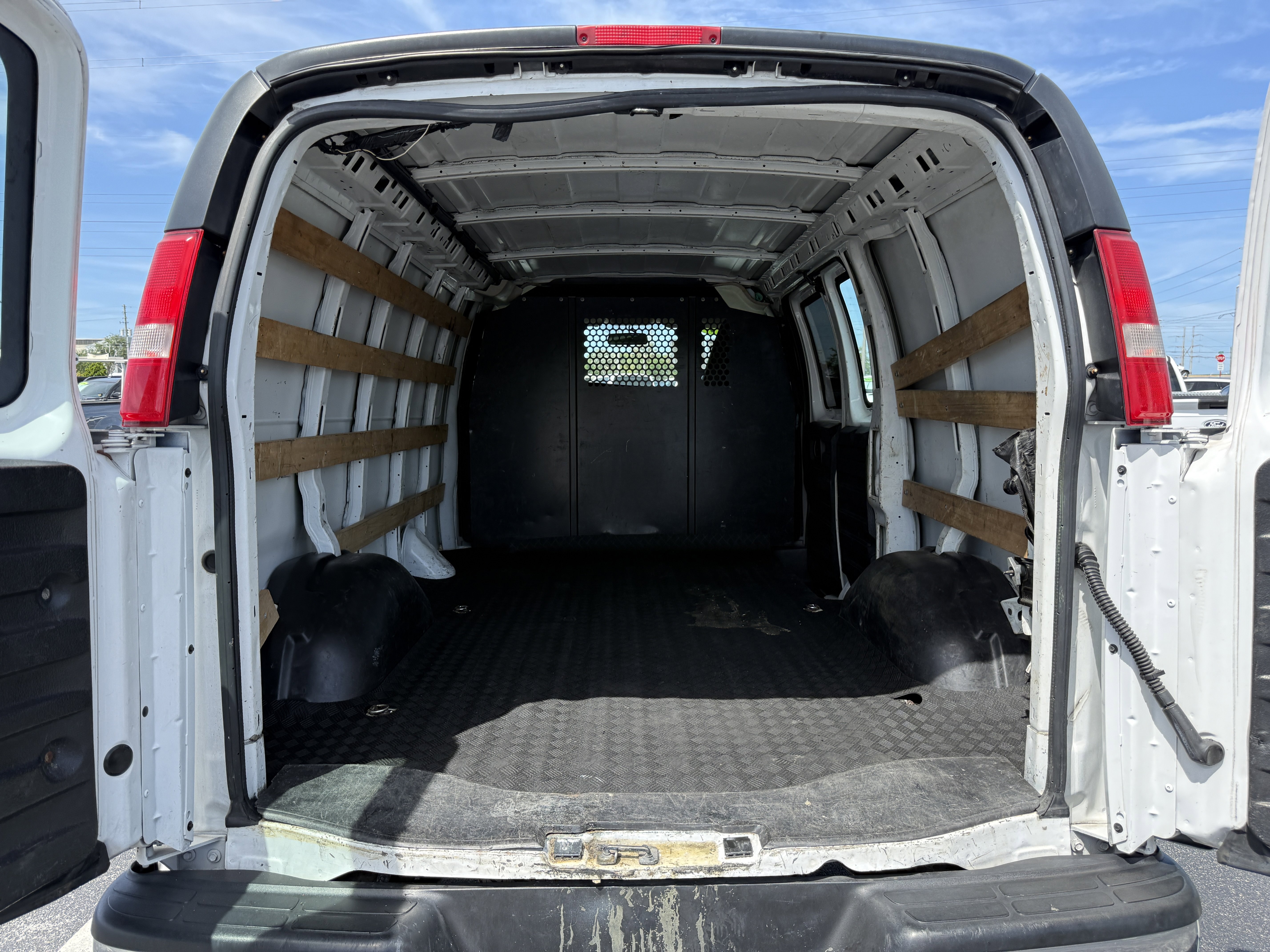Used 2021 GMC Savana 2500 w/ Driver Convenience Package RWD image 9
