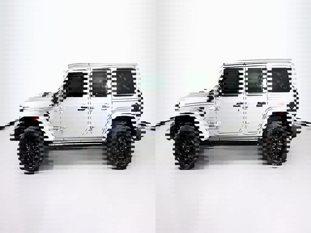 Used 2024 Jeep Wrangler Sahara image 2