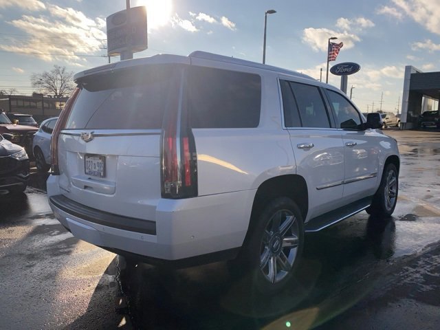 Used 2019 Cadillac Escalade Luxury image 3