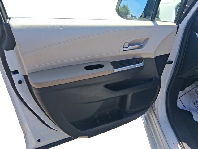 Used 2023 Toyota Sienna XLE FWD image 11