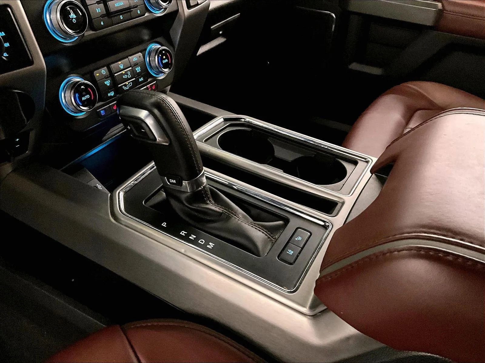 Certified 2019 Ford F150 Platinum w/ Equipment Group 701A Luxury image 16