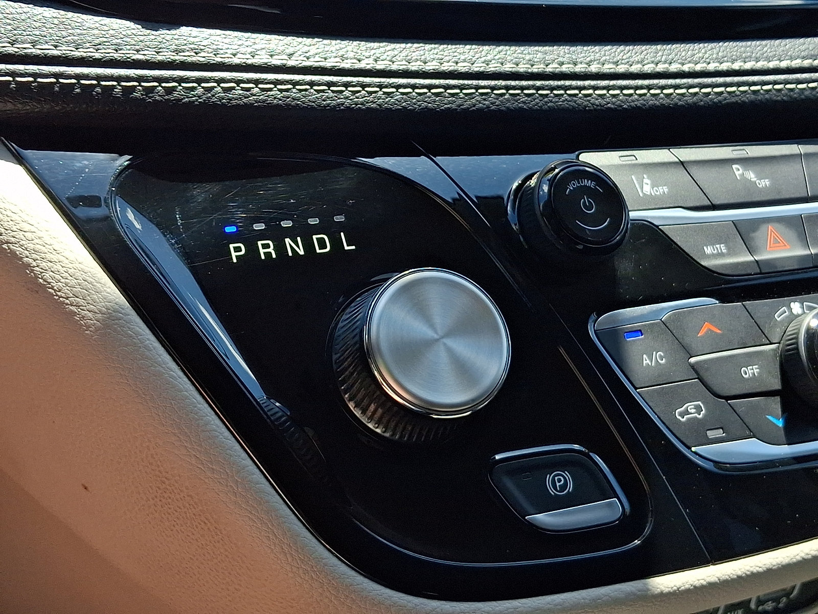 Used 2023 Chrysler Pacifica Touring-L FWD image 15