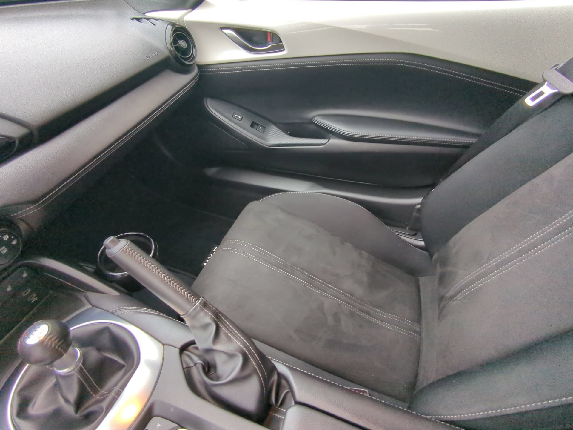 Used 2024 MAZDA MX-5 Miata Club RWD image 52