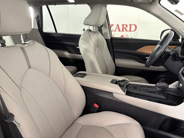 Used 2024 Toyota Grand Highlander AWD image 29