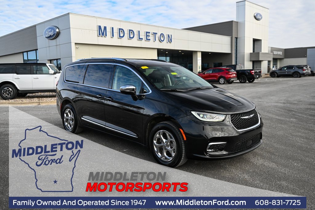 Used 2021 Chrysler Pacifica Limited w/ Uconnect Theater Family Group