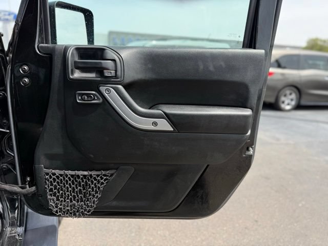 Used 2018 Jeep Wrangler Unlimited Sahara AWD/4WD image 14