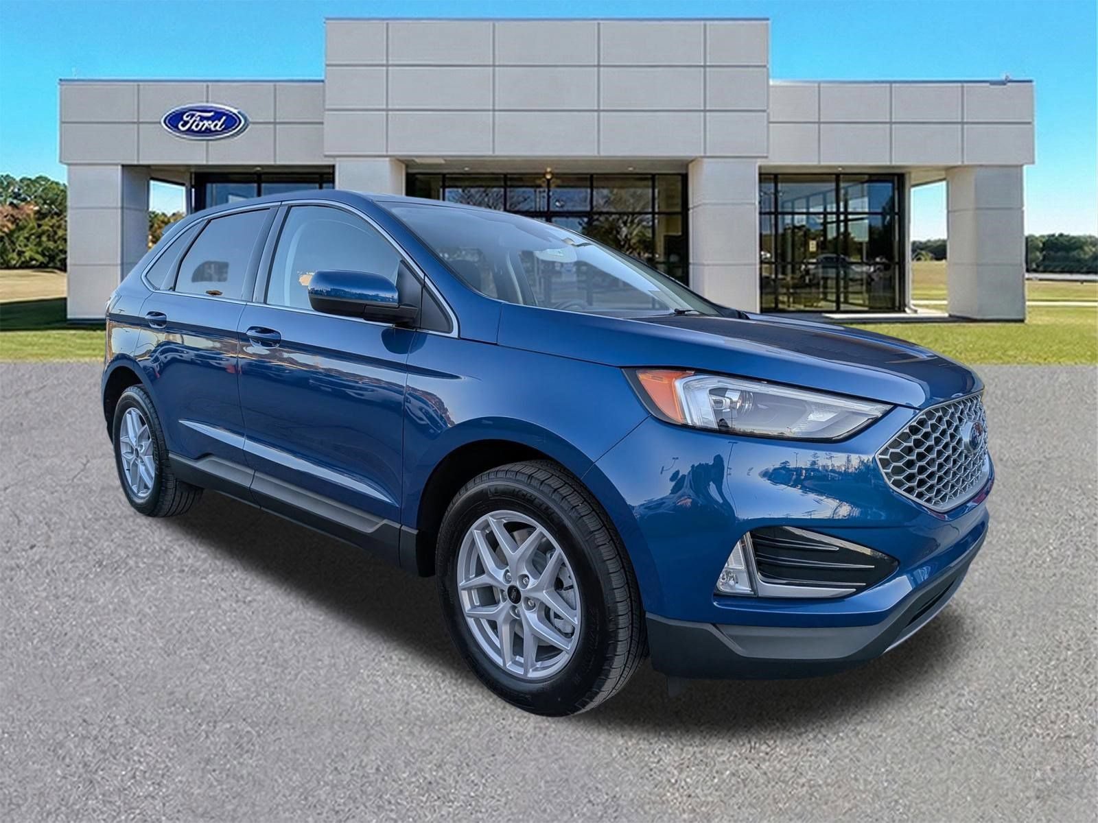 Certified 2023 Ford Edge SEL w/ Convenience Package AWD/4WD image 2
