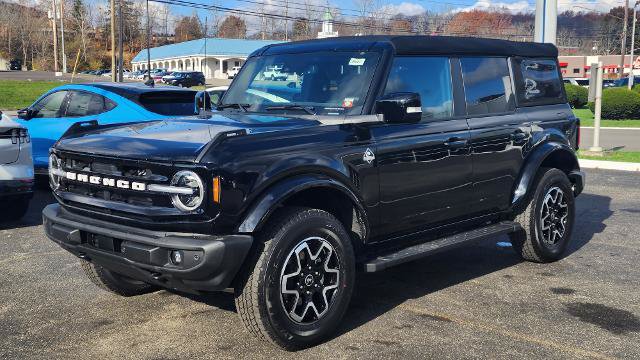 Certified 2023 Ford Bronco Outer Banks AWD/4WD image 2