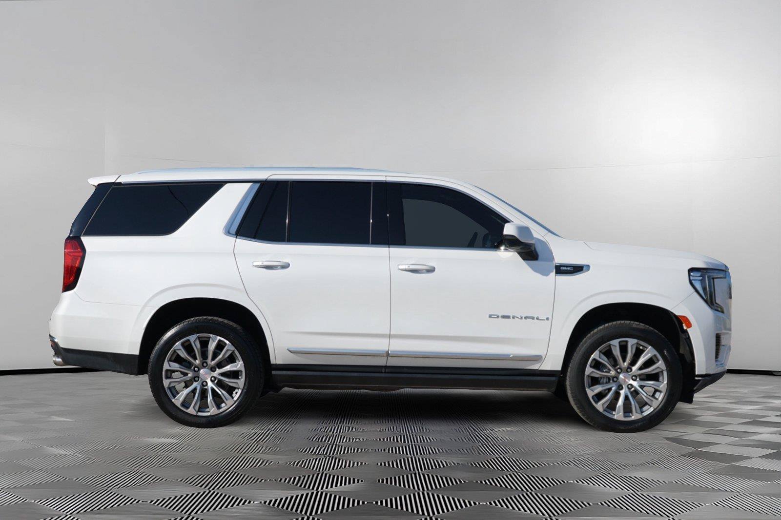 Used 2021 GMC Yukon Denali w/ Denali Ultimate Package RWD image 4