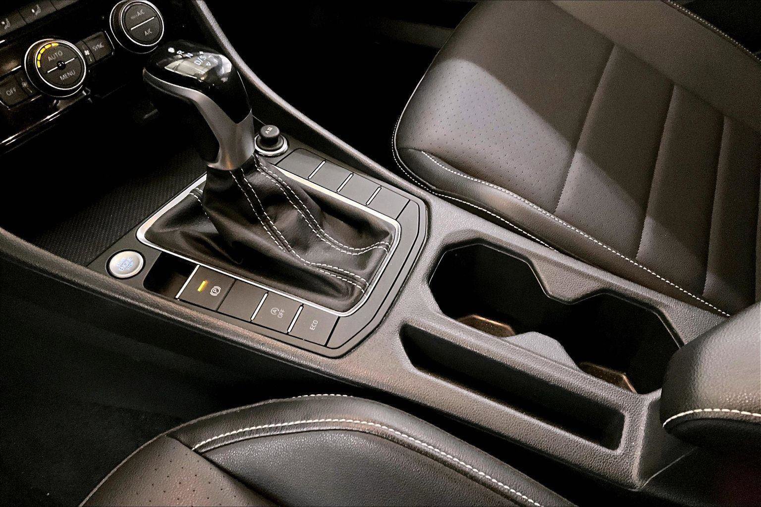 Used 2022 Volkswagen Jetta SE image 16