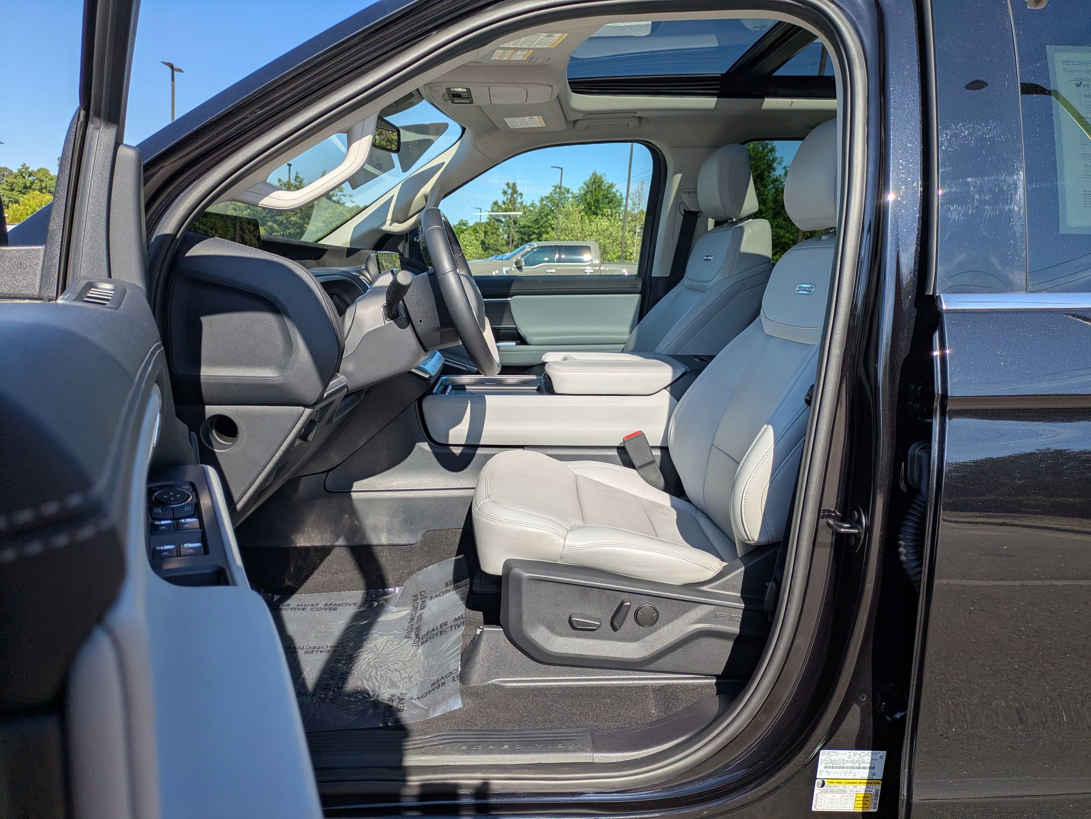 Certified 2025 Ford Expedition Platinum w/ Driver's Package AWD/4WD image 12