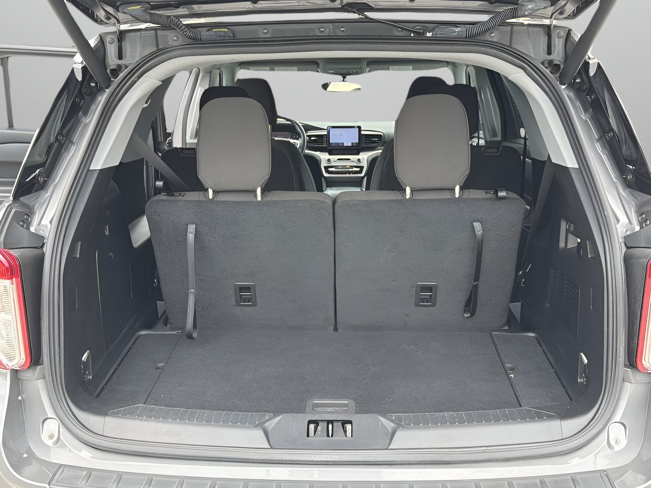 Certified 2023 Ford Explorer XLT RWD image 8